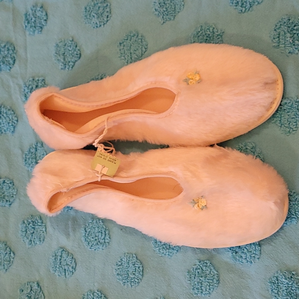 Pretty vintage faux fur pink NOS slippers